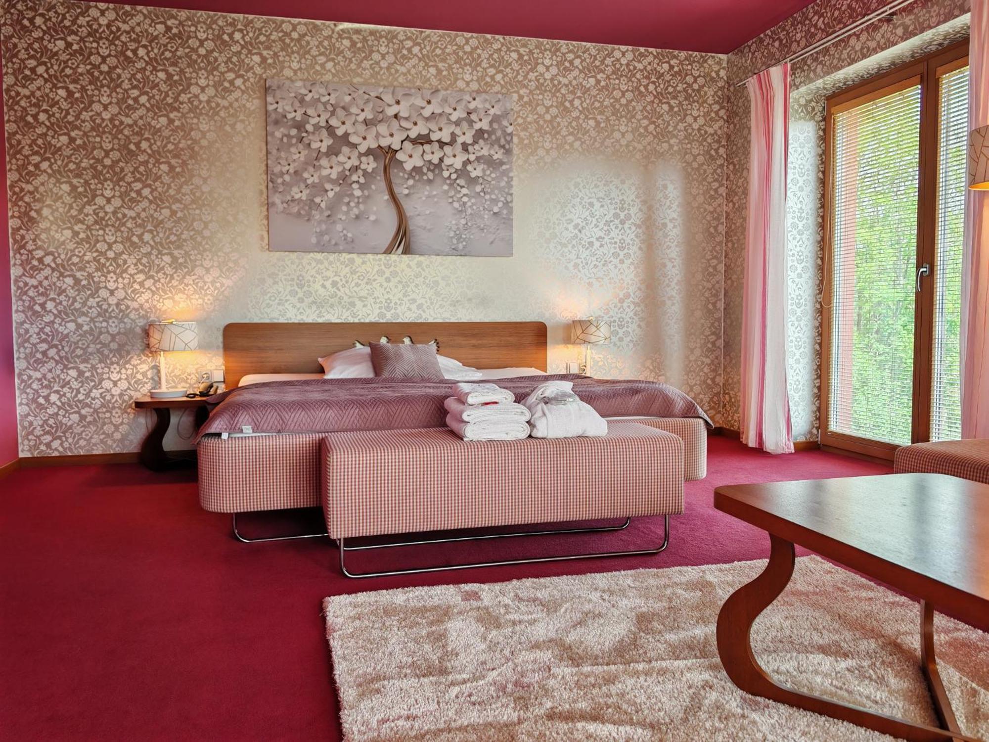 Hotel Rajska Zahrada Nové Město nad Metují Zewnętrze zdjęcie