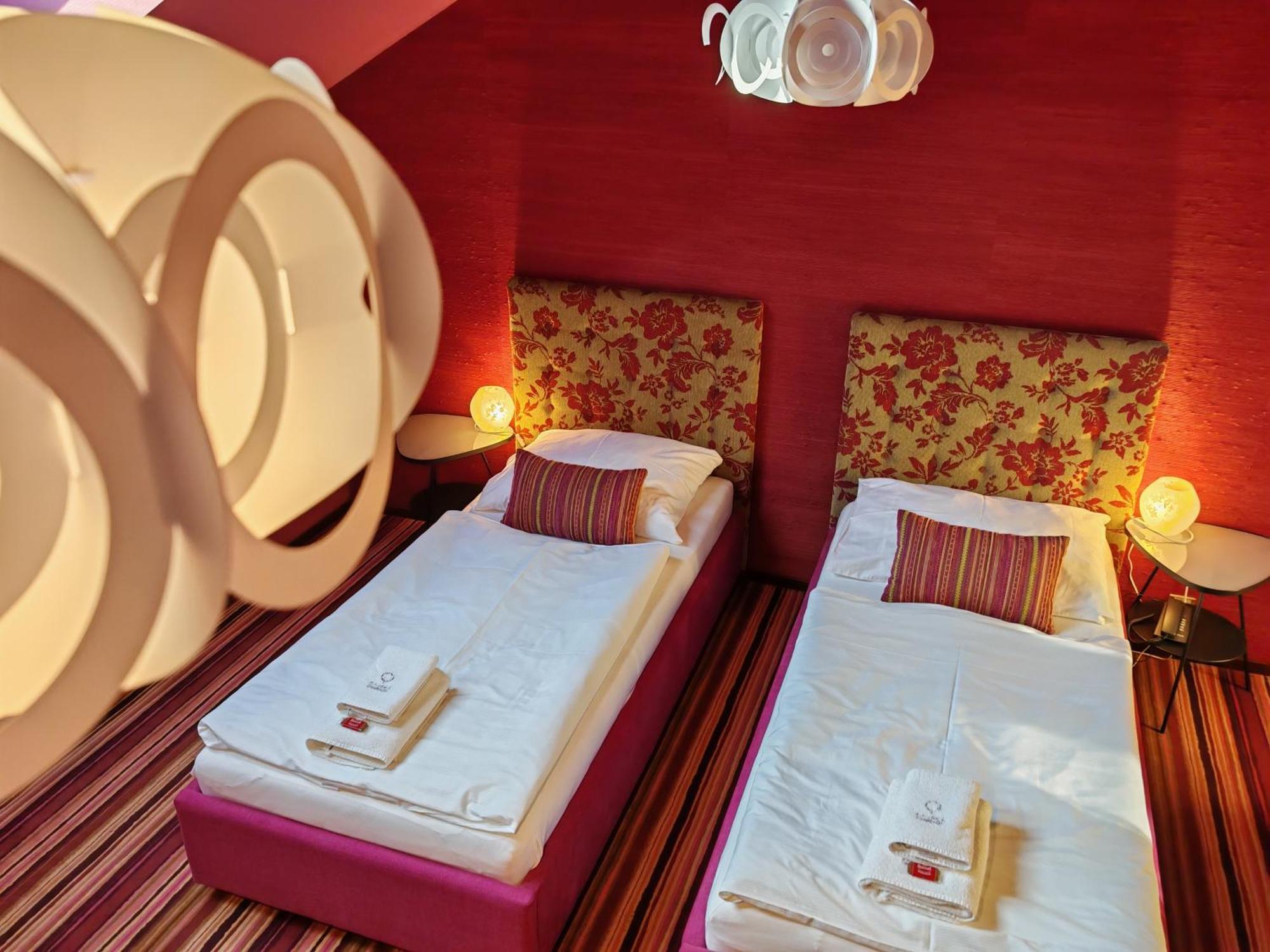 Hotel Rajska Zahrada Nové Město nad Metují Zewnętrze zdjęcie