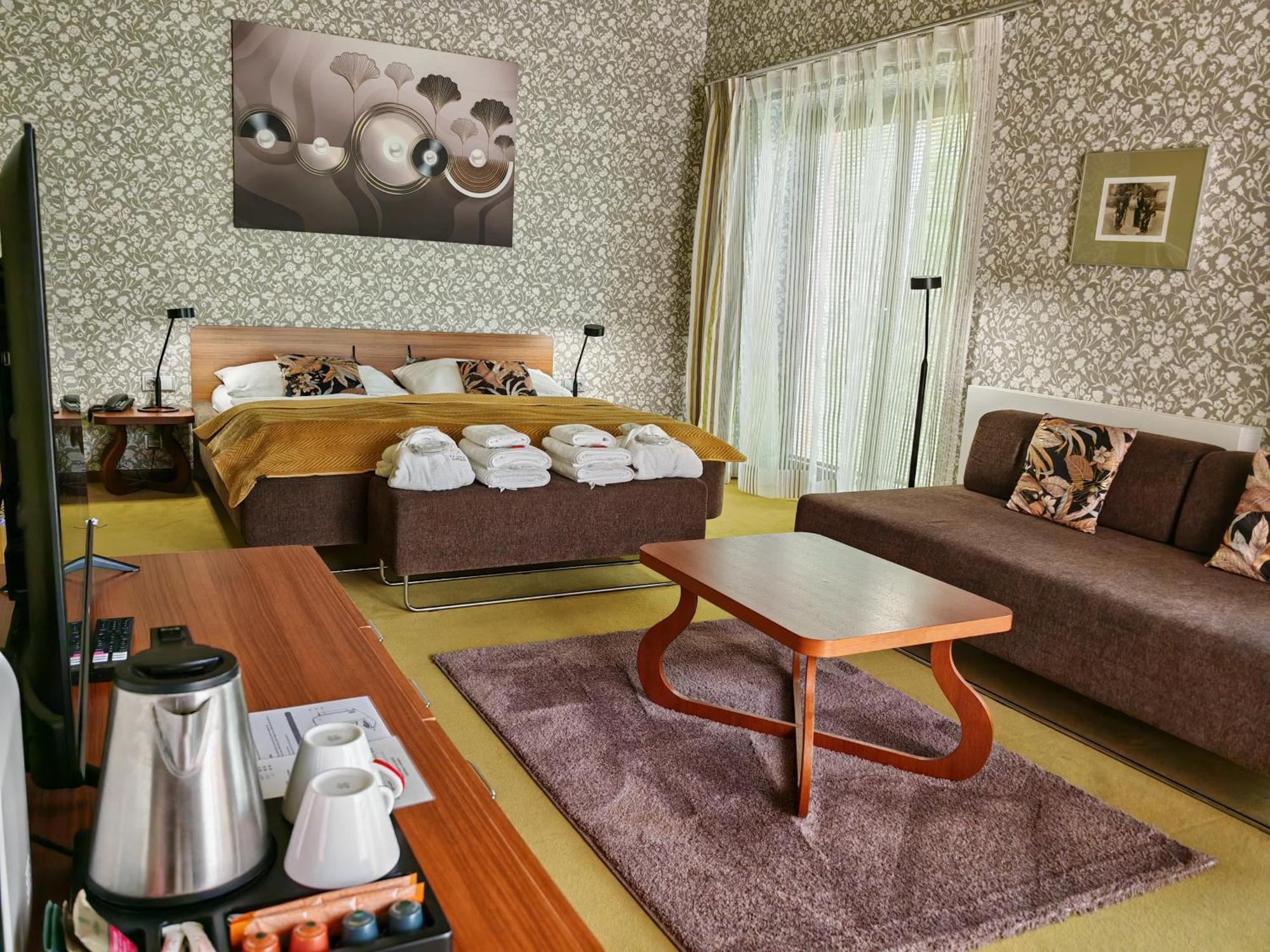 Hotel Rajska Zahrada Nové Město nad Metují Zewnętrze zdjęcie