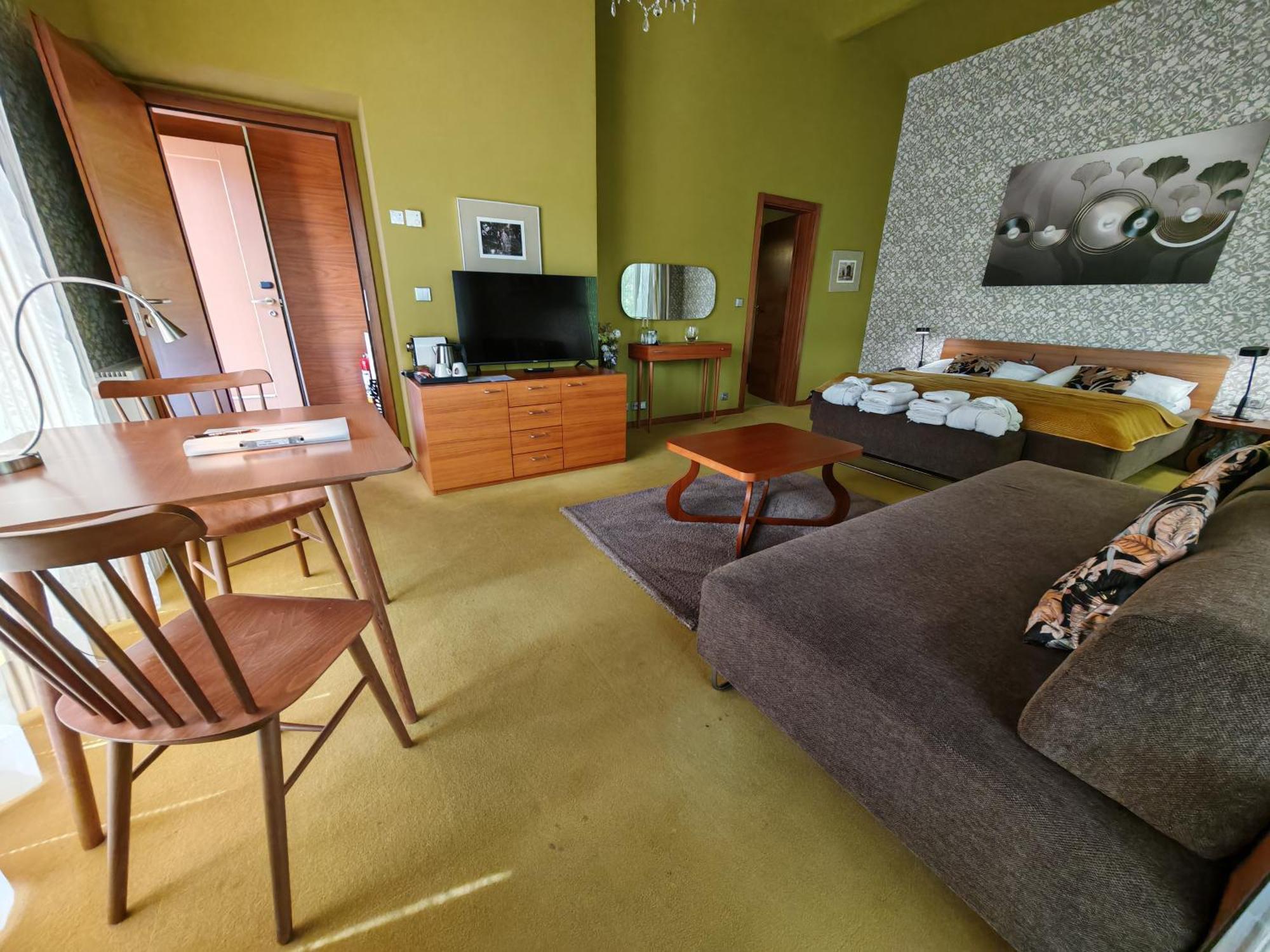 Hotel Rajska Zahrada Nové Město nad Metují Zewnętrze zdjęcie