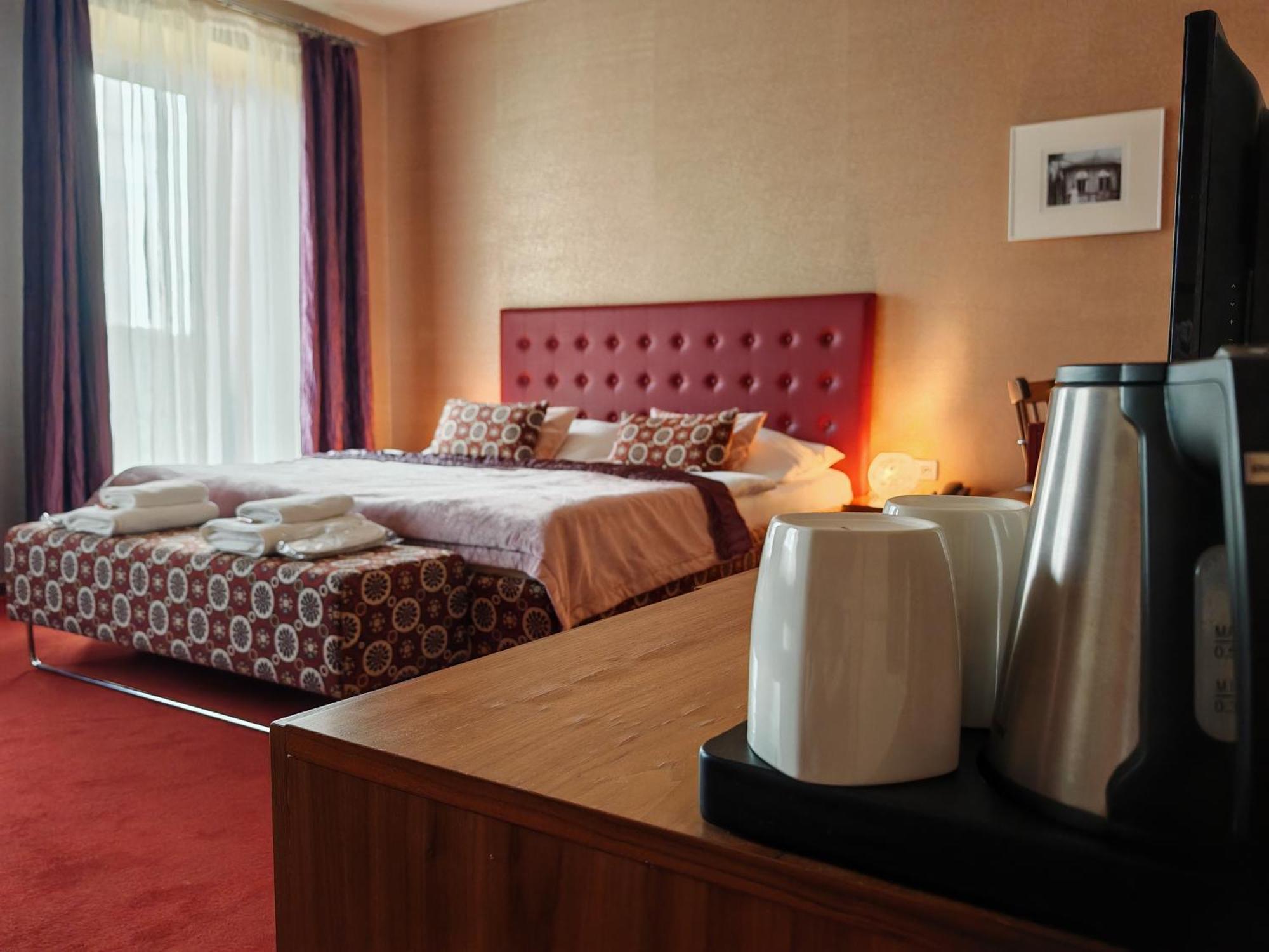Hotel Rajska Zahrada Nové Město nad Metují Zewnętrze zdjęcie